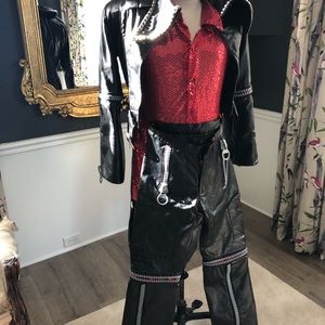 Men’s costume.